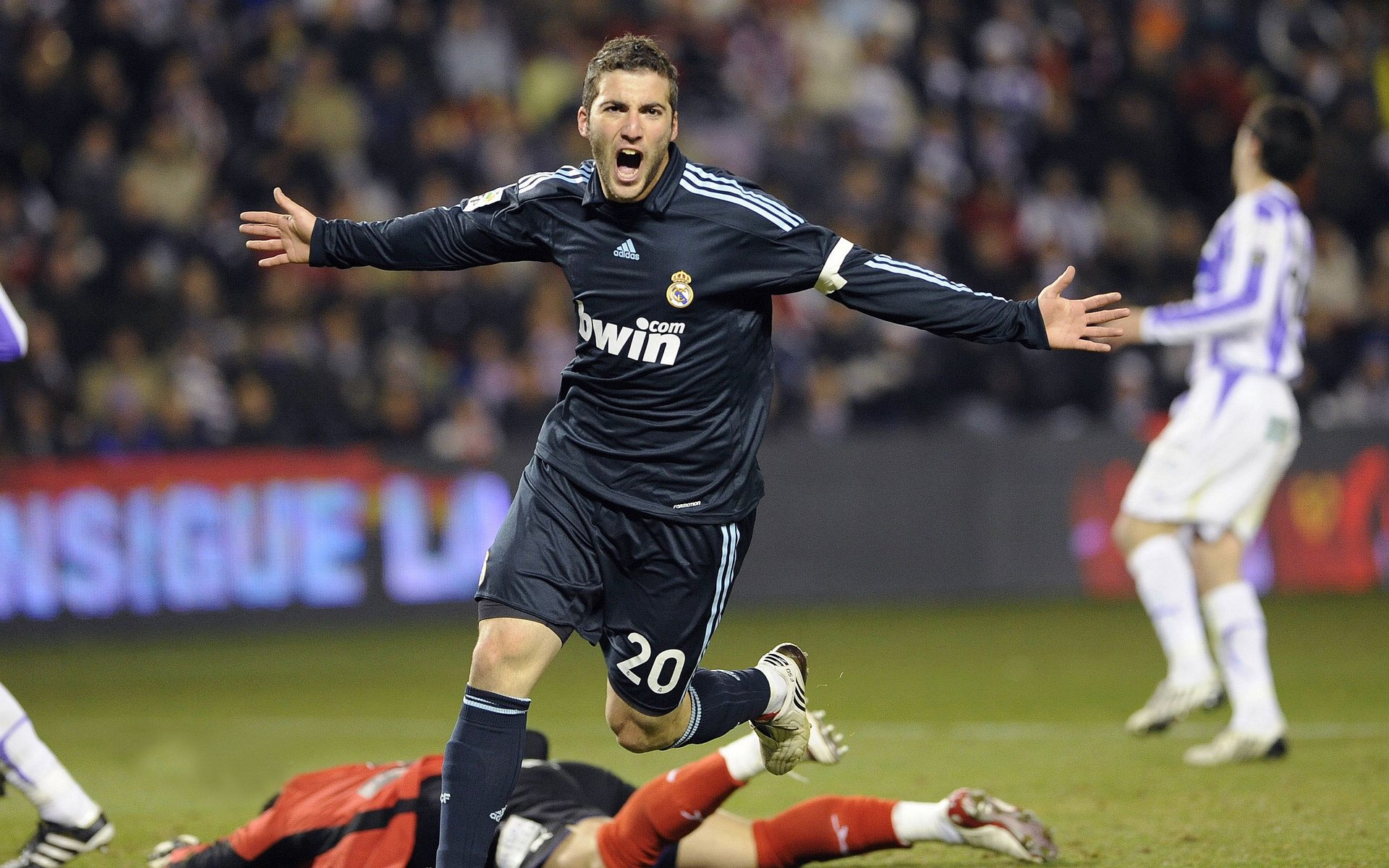 曼联击败利物浦，英超焦点战中B费梅开二度，b费曼联集锦